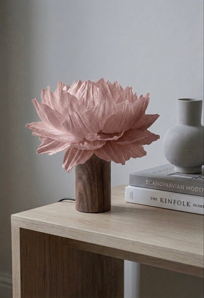 Lotusblomsten som designikon — fra symbol til lampe