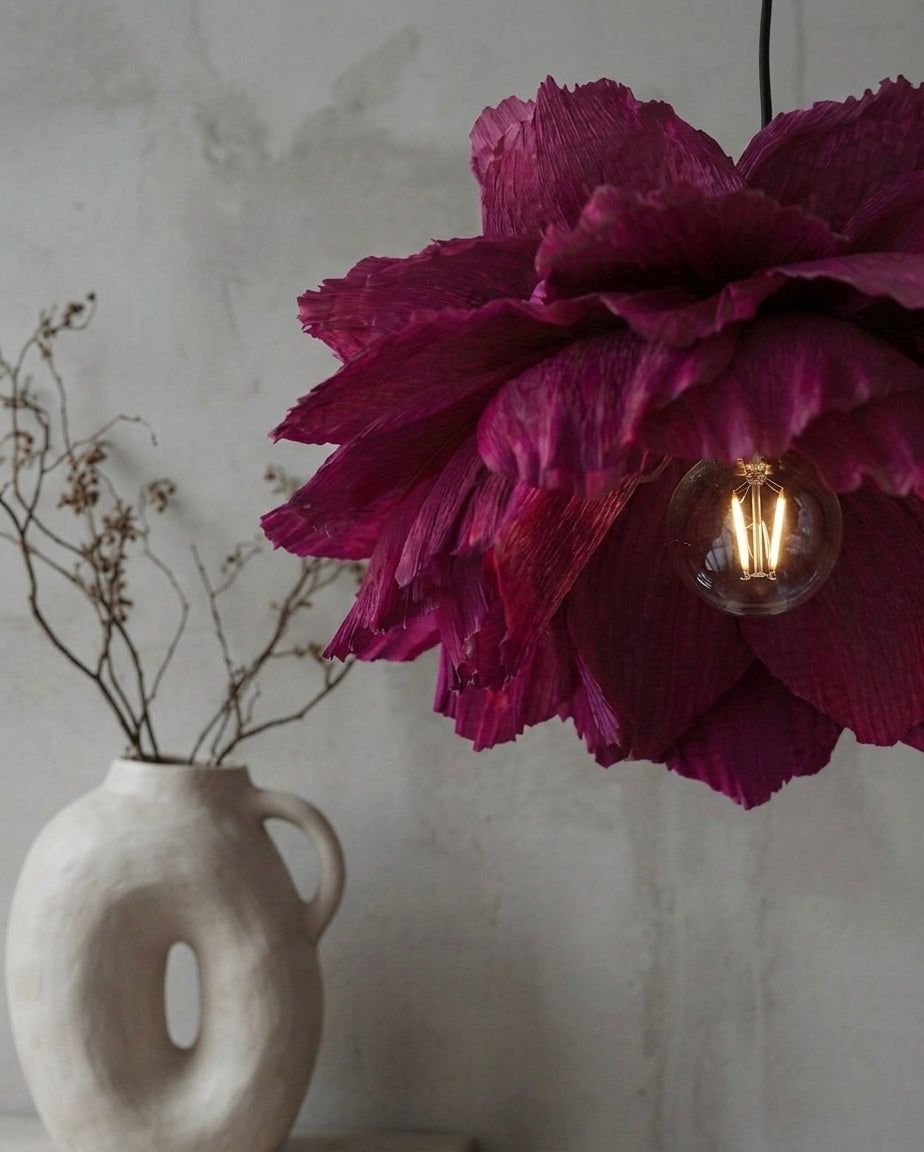 Slik lages en Lotus-lampe — fra kreppapir til ferdig lampe