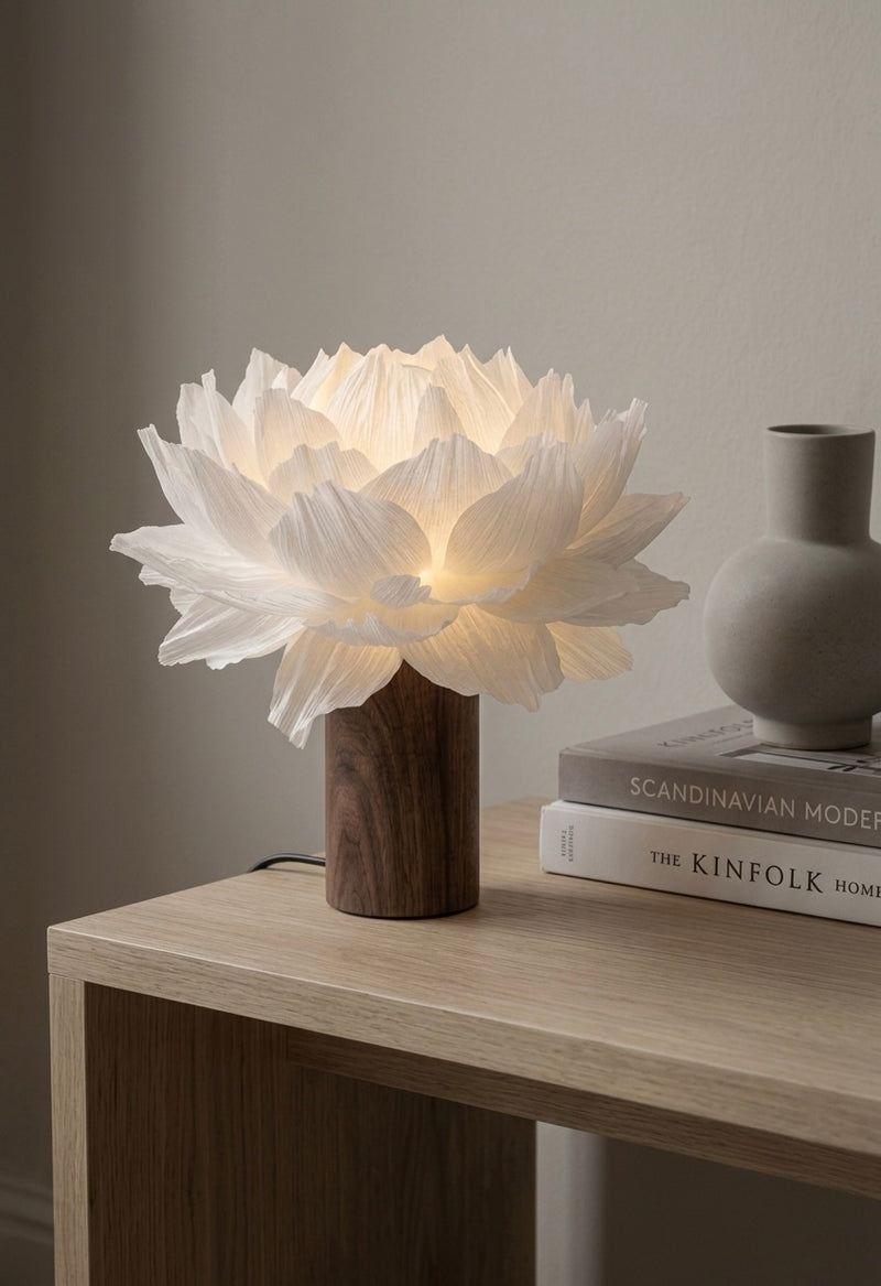 Form og materiale — Lotus Hvit – Bordlampe
