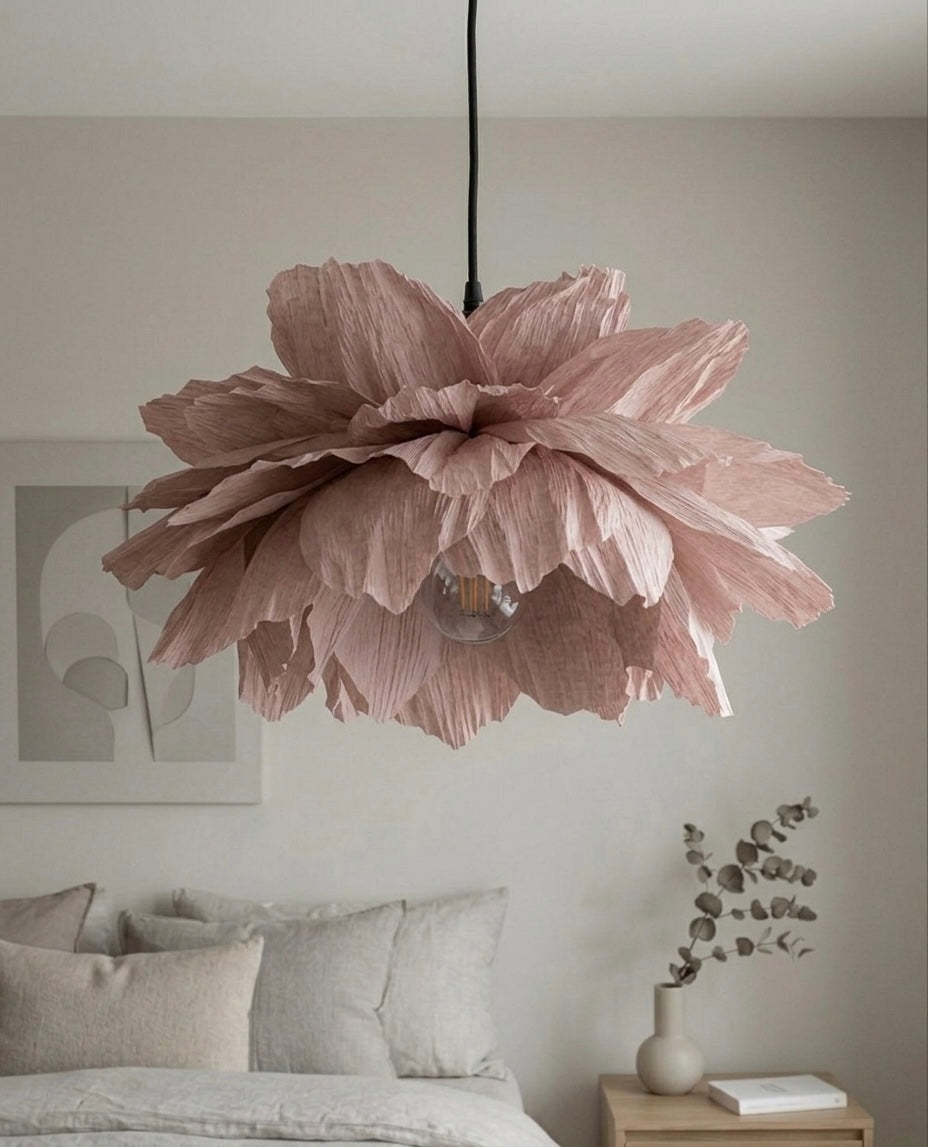 Lotus Rosa – Taklampe – håndlaget papirlampe fra Noirmai